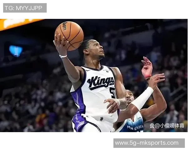 福克斯半场表现抢眼4投2中斩获13分2篮板2助攻罚球全中助力球队